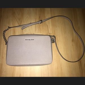 Michael Kors jet set crossbody- Grey/Silver